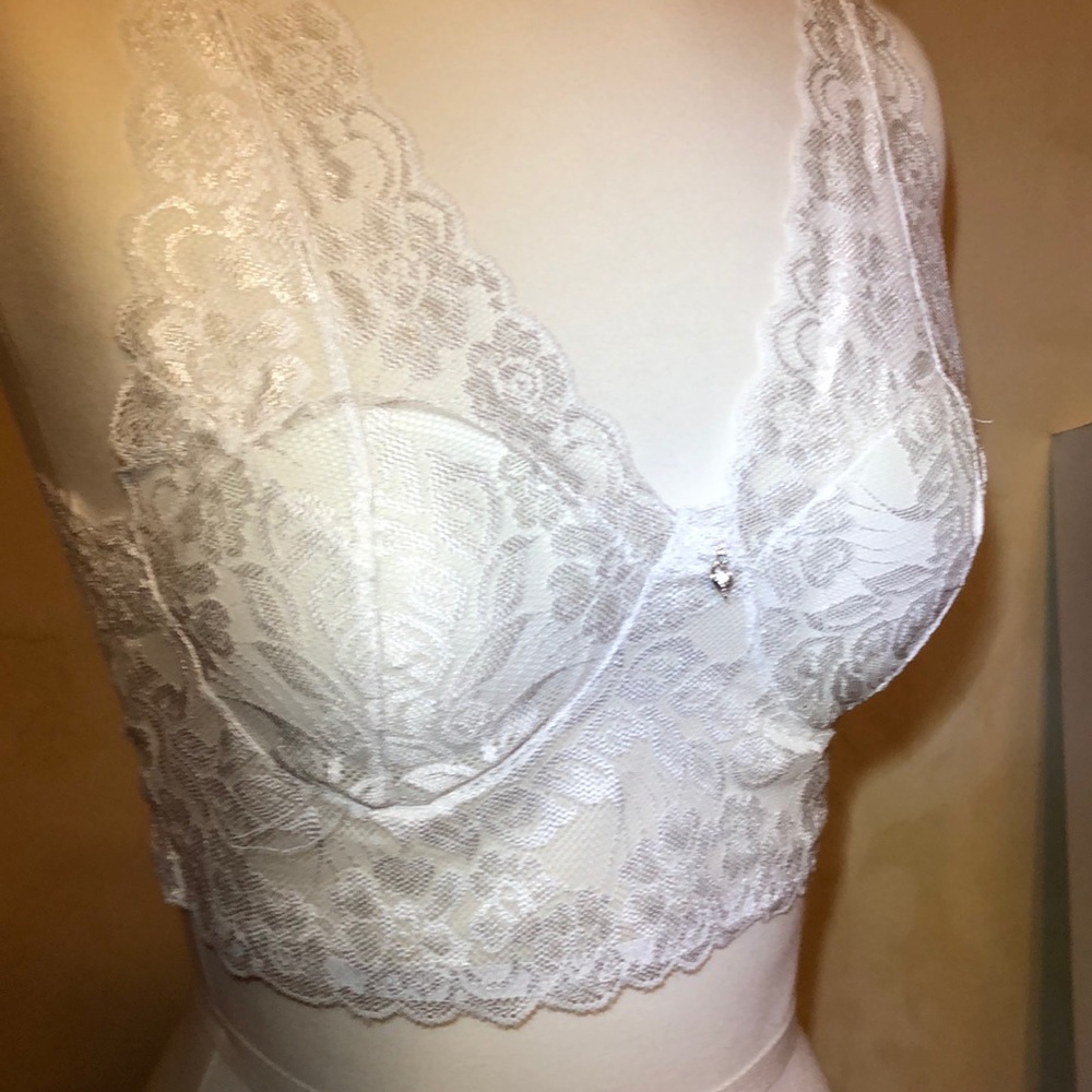 NWOT Bralette with padding in 2 colors blk and wht